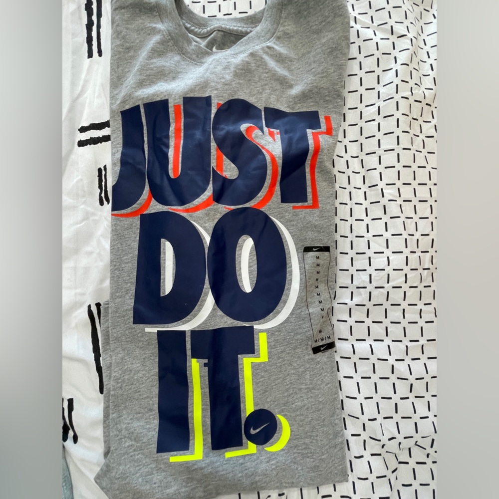NWT Men’s Nike T-shirt